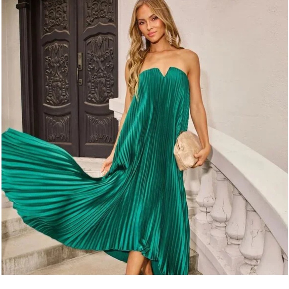 Vici Strapless Emerald Green Pleated Dress